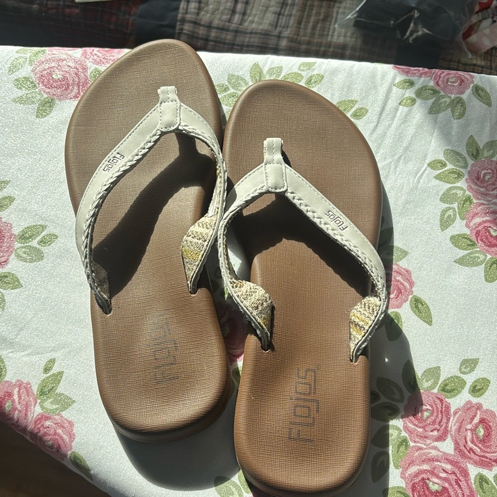Flojos size 8 brand new